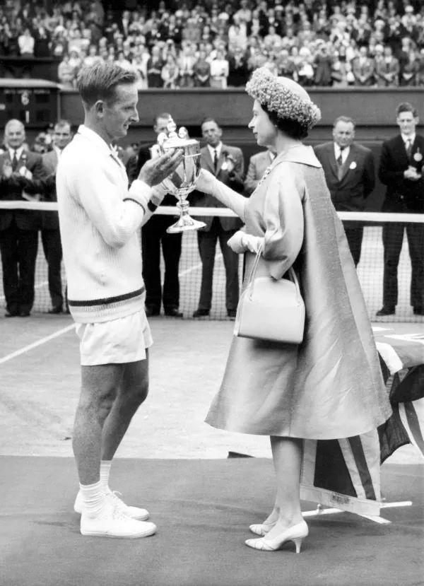 不由得产生 不由得产生